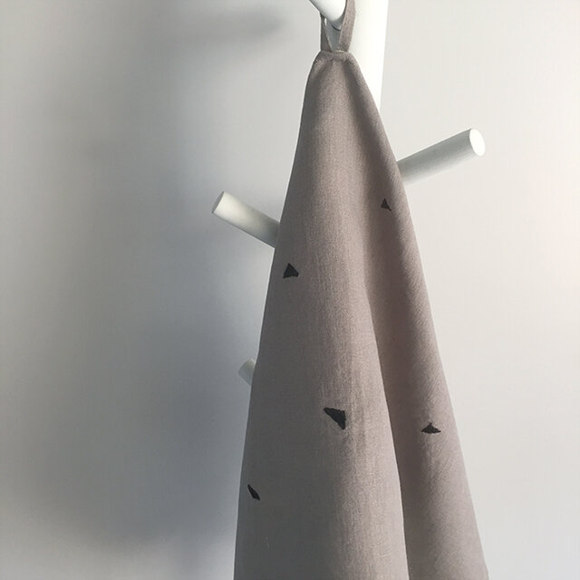 リネン手刺繍マルチクロスgray×grayの画像1枚目