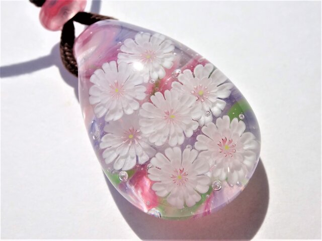 《子福桜》 ペンダント ガラス とんぼ玉 コブクザクラ 桜の画像1枚目