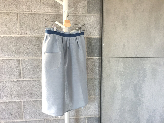 リネンフリルエプロンblue×blueの画像1枚目