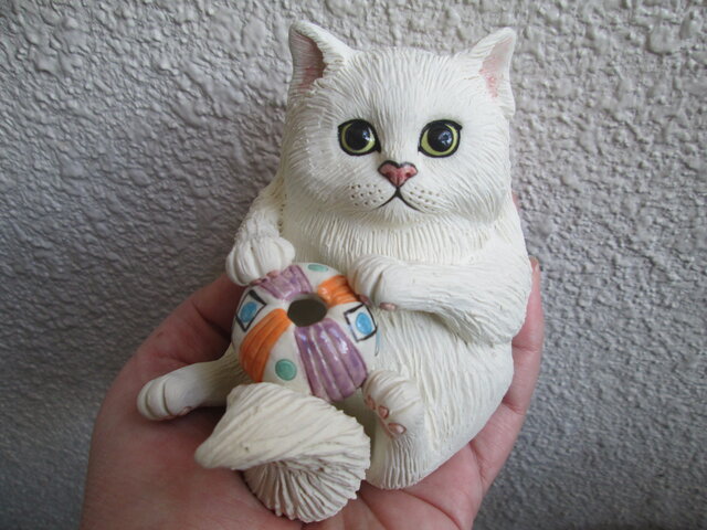 玉遊び猫(一輪挿し)の画像1枚目