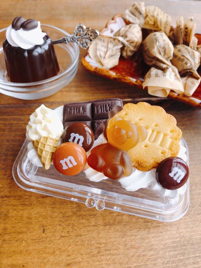 お菓子の印鑑ケース chocolate 朱肉とブラシつき フェイクスイーツの画像1枚目
