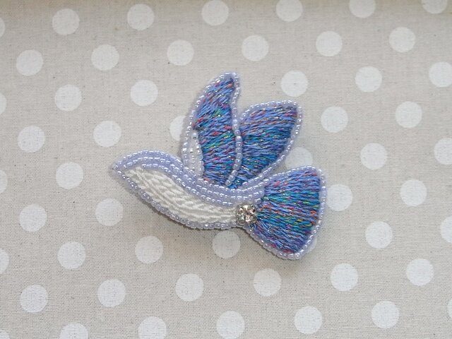 アート ブローチ 鳥 時計 布 ビーズ 刺繍 芸術 アート ブローチ 鳥