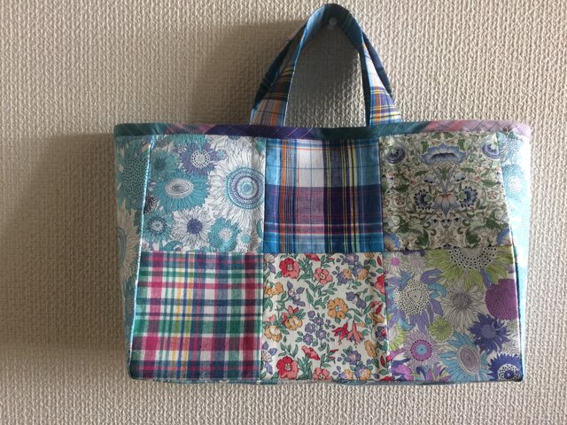 花柄とチェックのパッチワークトートバッグの画像1枚目