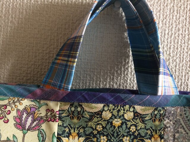 花柄とチェックのパッチワークトートバッグ | iichi 日々の暮らしを
