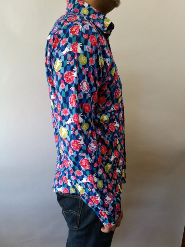 長袖和柄シャツ（矢絣に雪輪花模様に兎） | iichi 日々の暮らしを