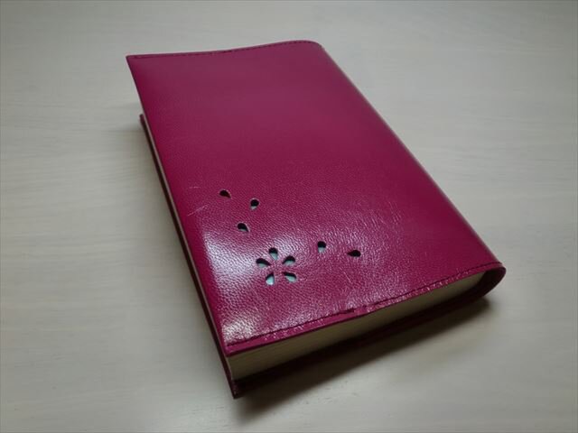 ★送料無料★ゴートスキン・文庫本サイズ・「HANABIRA」シリーズ・一枚革のブックカバー0254の画像1枚目