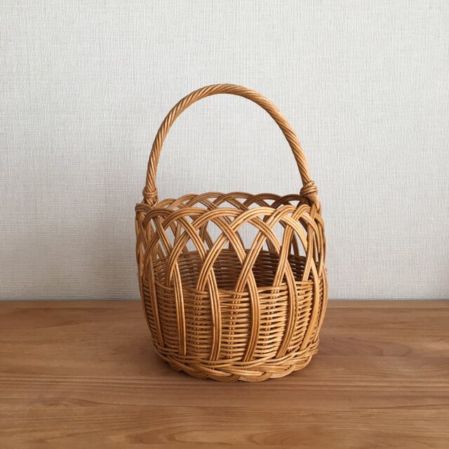 透かし模様の丸底かごの画像1枚目