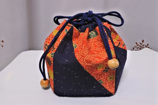 新品銘柄　四点セット　はんごう二段　自立巾着　着物リメイク　昭和椿　箸袋バンド 着物リメイク 四角い巾着 | iichi 日々の暮らしを心地よくする