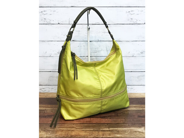 軽量ナイロン フェイクレザーTRIM 4WAY リュック YELLOWの画像1枚目