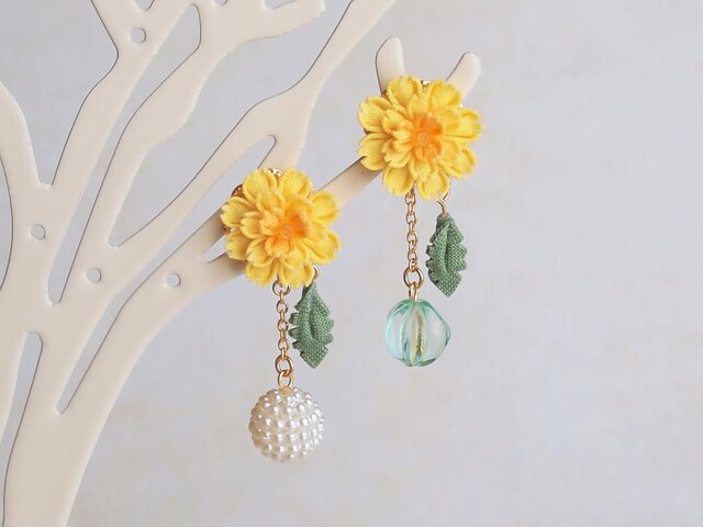 たんぽぽと春風のピアス *つまみ細工*の画像1枚目