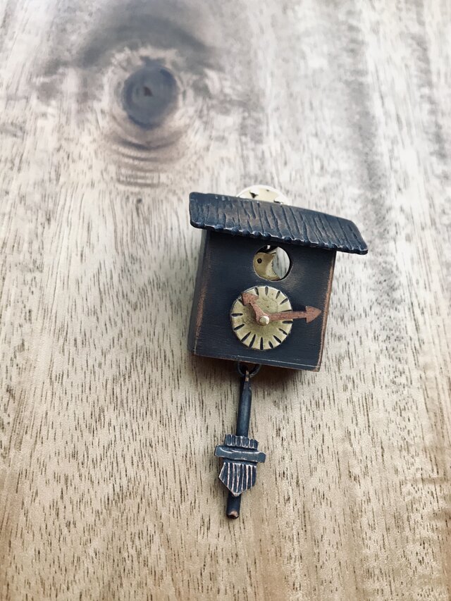 小さなカッコウ時計のブローチ③の画像1枚目