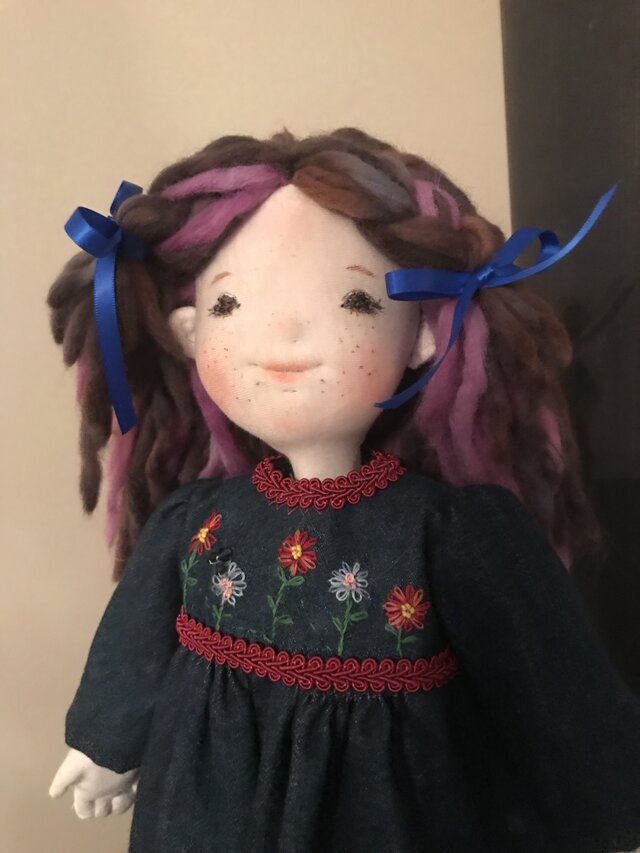 カナダからお届け。天然素材だけを使った布製ドール、入園、入学のお祝いにも最適です❕　ハンドメイドで抱き心地が違います❢