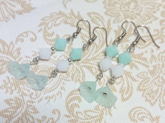 花びらとスワロフスキーのピアス 〔297/298〕の画像1枚目
