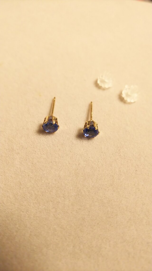 カイヤナイトファセットピアス(4ミリ)の画像1枚目