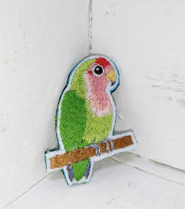コザクラインコちゃん*刺繍ブローチの画像1枚目