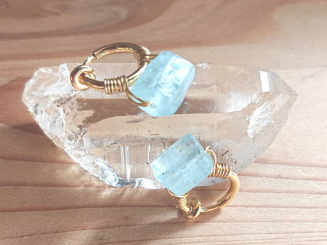 アクアマリンフープイヤリング | iichi 日々の暮らしを心地よくする