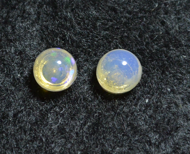 (1点もの)プレシャスオパールのスタッドピアス(6mm・樹脂ポスト)の画像1枚目