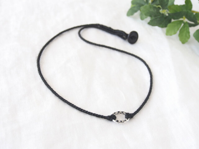 麻糸のショートネックレス(Black×BrassRing)の画像1枚目