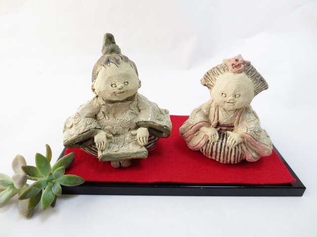 白の花模様 -おすわり雛人形-の画像1枚目