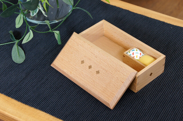 象嵌入裁縫箱(三つ目/針山付)の画像1枚目