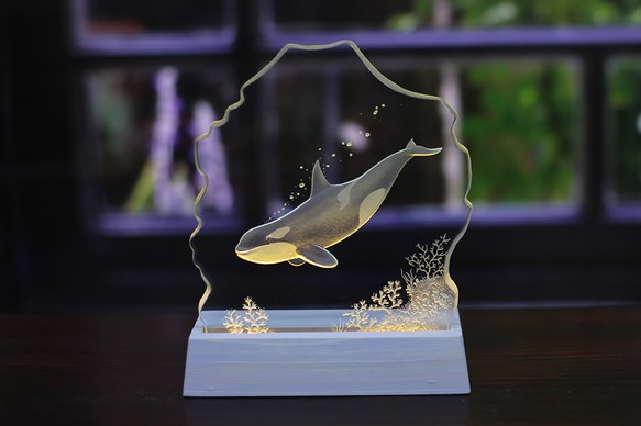 オルカ シャチ のled照明付き小さなエッチングガラス パネルオブジェ Iichi ハンドメイド クラフト作品 手仕事品の通販
