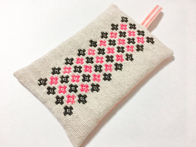 【再販】こぎん刺し 鍋つかみ〔ブラウン×ピンク〕の画像1枚目