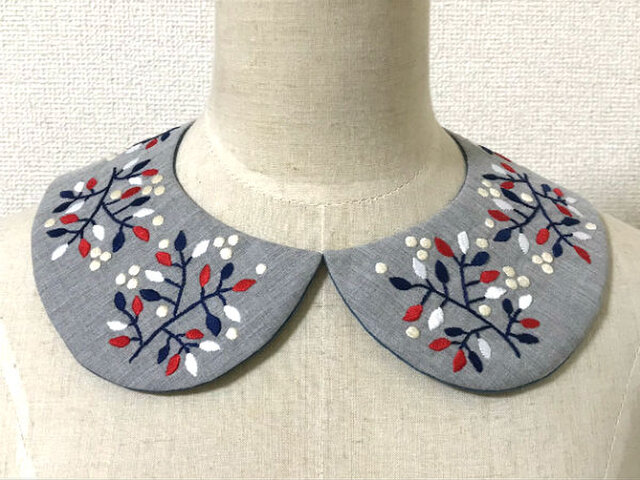 手刺繍つけ襟*トリコロール譚の画像1枚目