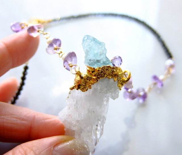 水晶クラスターとアクアマリン原石ネックレス エレクトロフォーミング