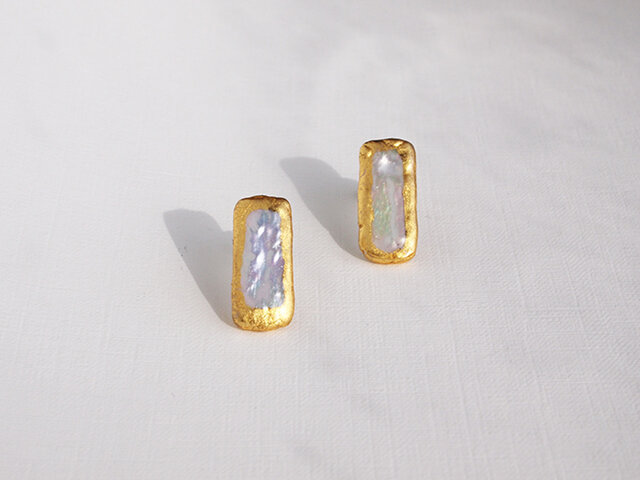 金箔とパールのスタッドピアス/rectangle/受注生産の画像1枚目