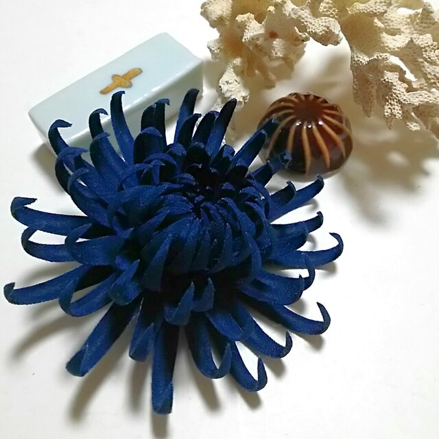 菊のコサージュの画像1枚目