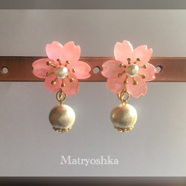 桜とコットンパールイヤリングの画像1枚目