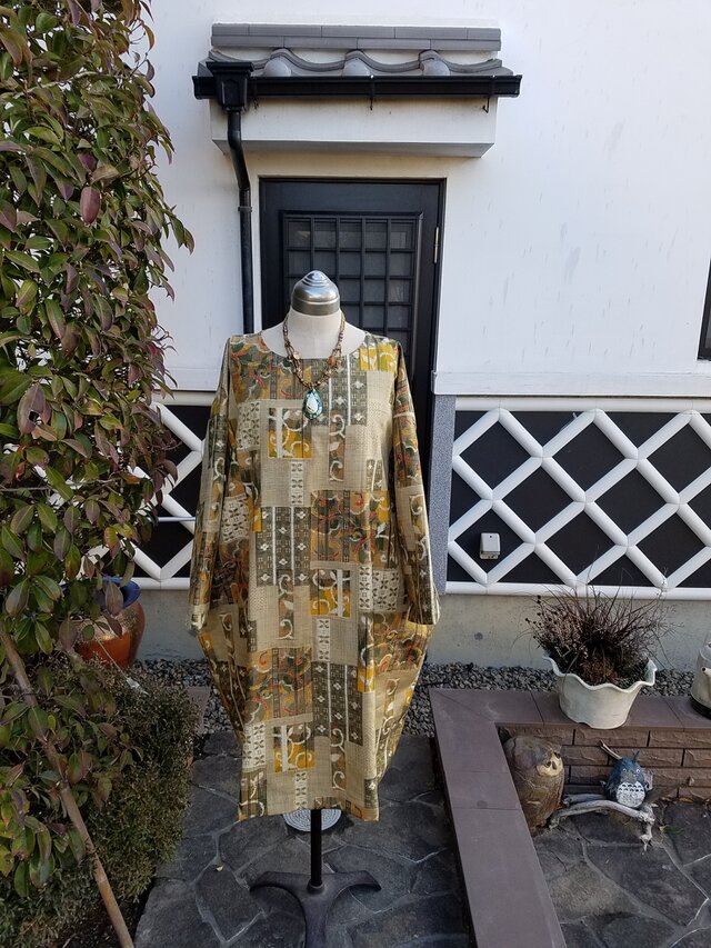 着物リメイク　手作り　かわいらしい柄　紬　コクーンワンピース