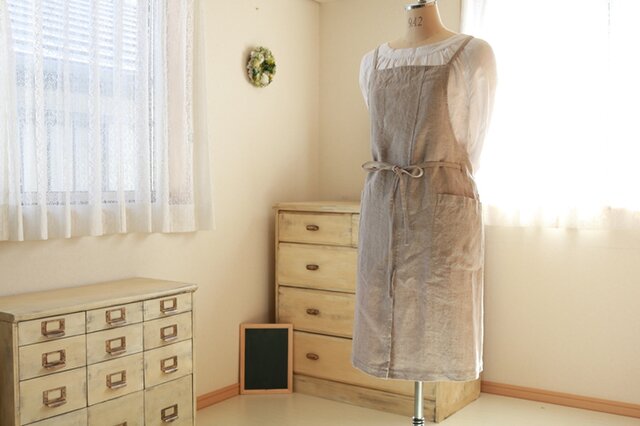 85cm丈バッククロスエプロン／リネン(生成) | iichi 日々の暮らしを