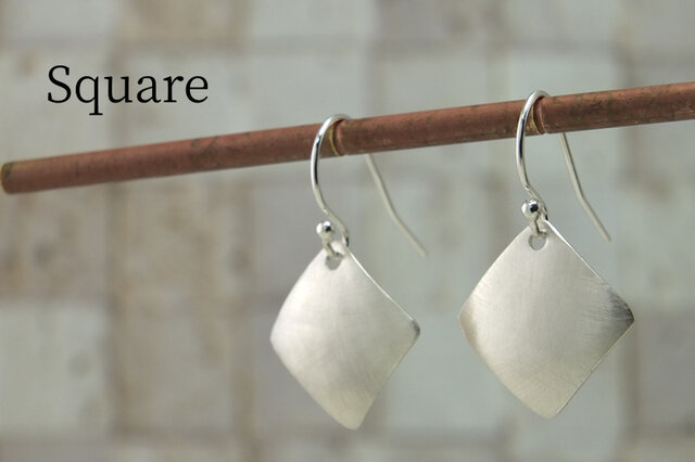 Square -角盤ピアスの画像1枚目