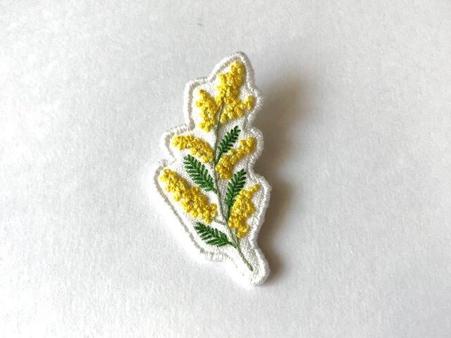 刺繍のブローチ 刺繍ブローチピン／TROVELORE（トロベローレ）｜愛着を持ってずっと