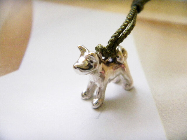 根付 秋田犬 | iichi 日々の暮らしを心地よくするハンドメイドや