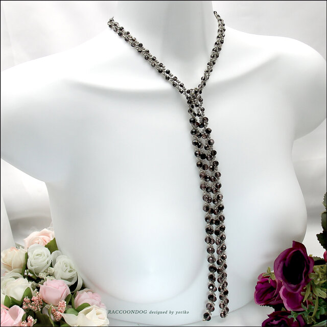 ゴシックロマンス【ラウンドカットガラスビーズのゴシック調ラリエット】 《ビーズアクセサリー》