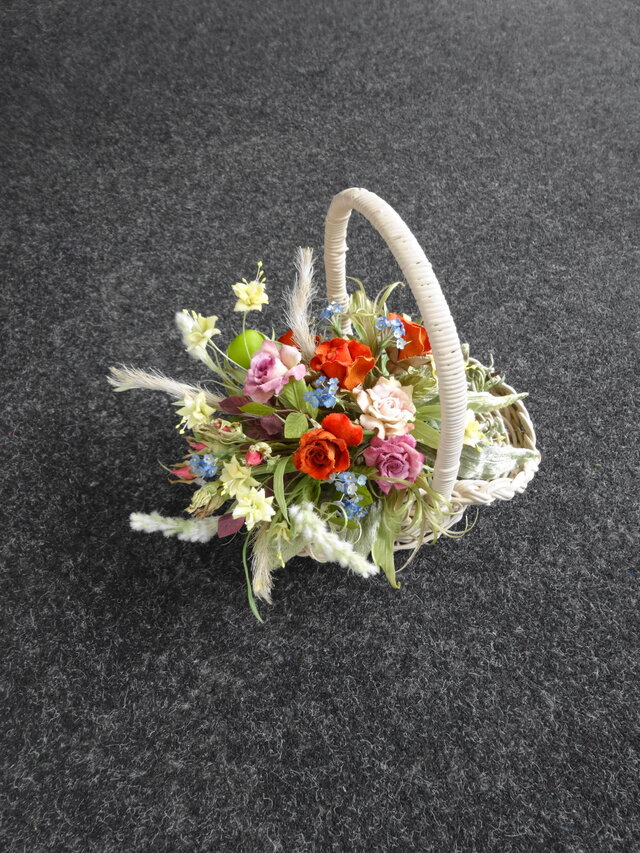 ボヘミアンの薔薇 * ビロード製 * アレンジメント かごの画像1枚目
