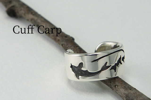 Cuff-Life Carp - 秋口の鯉のイヤーカフ 幅6mmの画像1枚目