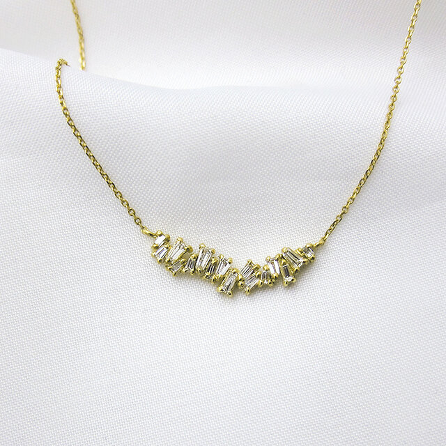 fancycut テーパーダイヤクレセントネックレス K18YGの画像1枚目