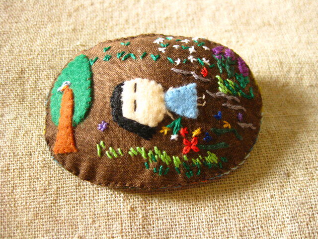 オフィーリア(?)の女の子<布ブローチ(刺繍ブローチ)>の画像1枚目