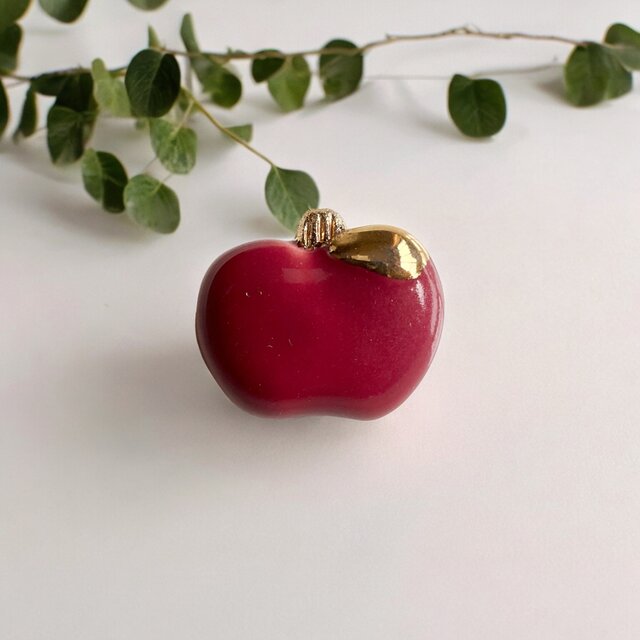陶ブローチ 林檎