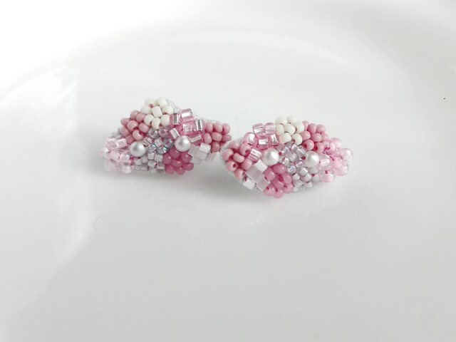 刺繍ピアス 桜の画像1枚目
