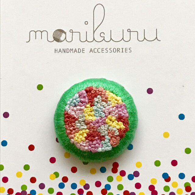 お花畑刺繍ブローチの画像1枚目