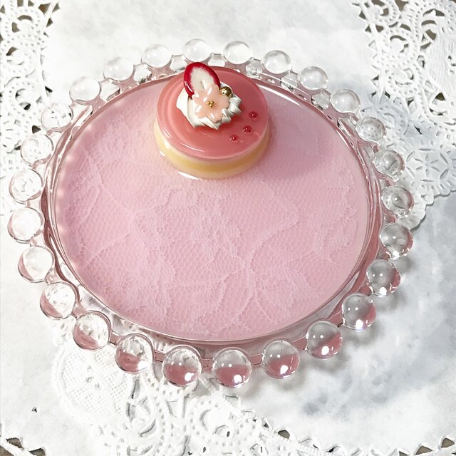 桜ゼリーケーキのレースcircleアクセサリートレイの画像1枚目