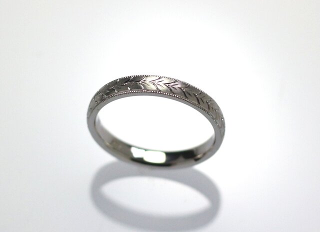 Pt900 手彫りリング(月桂樹) 3mm幅 | iichi 日々の暮らしを心地よく