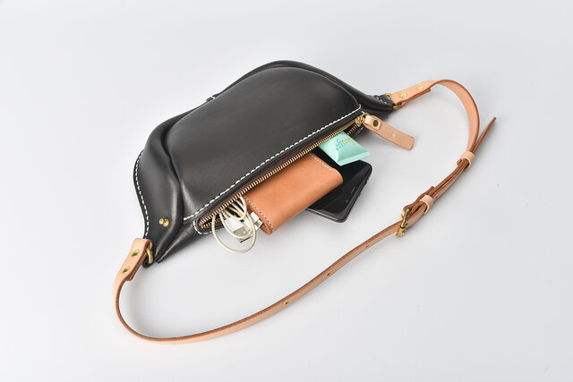 ハンドメイド　ボディバッグ 切線派】男女ともに使える 本革 ファスナー立体マチ・ボディ