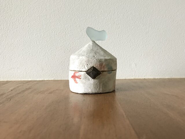 春を告げる鳥飛ぶ陶の小さいもの入れ の画像1枚目