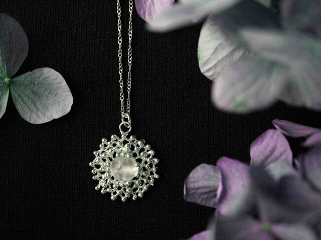 シルバーのペンダント「春の雫」の画像1枚目