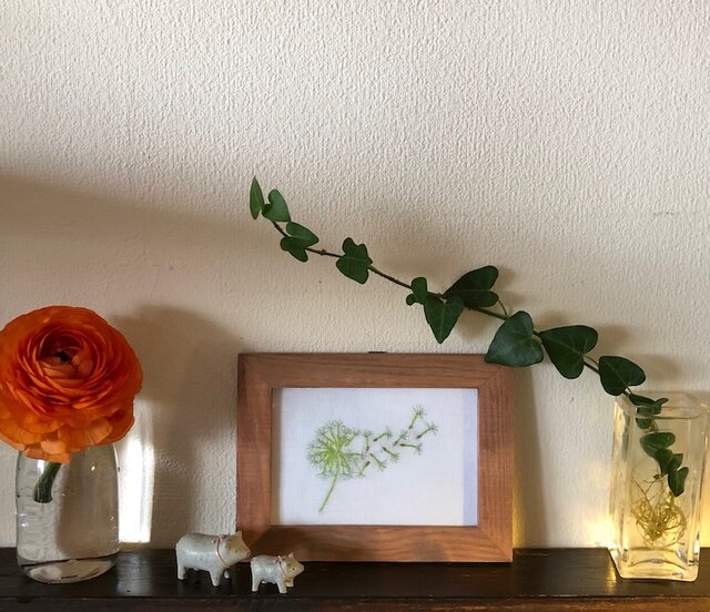 手刺繍 壁飾り Fluff of dandelion わた毛の画像1枚目